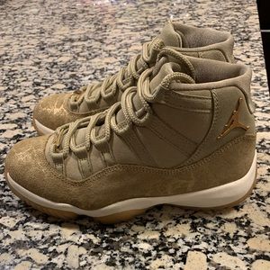 Women’s Jordan 11 size 7.5